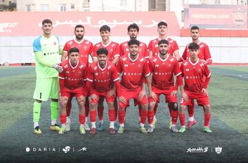 پرسپولیس برد و صدرنشین شد