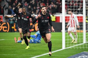 ویدیو| عقربی زیبا در حالت درازکش/ گل عجیب و غریب ستاره لورکوزن وایرال شد