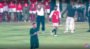 ویدیو| پاس کاری مسی با وزیر هندی سوژه شد/ عاجز از یک پاس ساده!