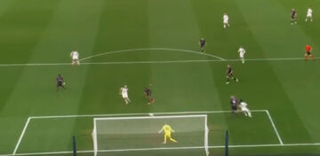 ویدیو| واکنش‌های باورنکردنی در فاصله یک متری!/ بهترین سیوهای هفته ششم لیگ قهرمانان اروپا