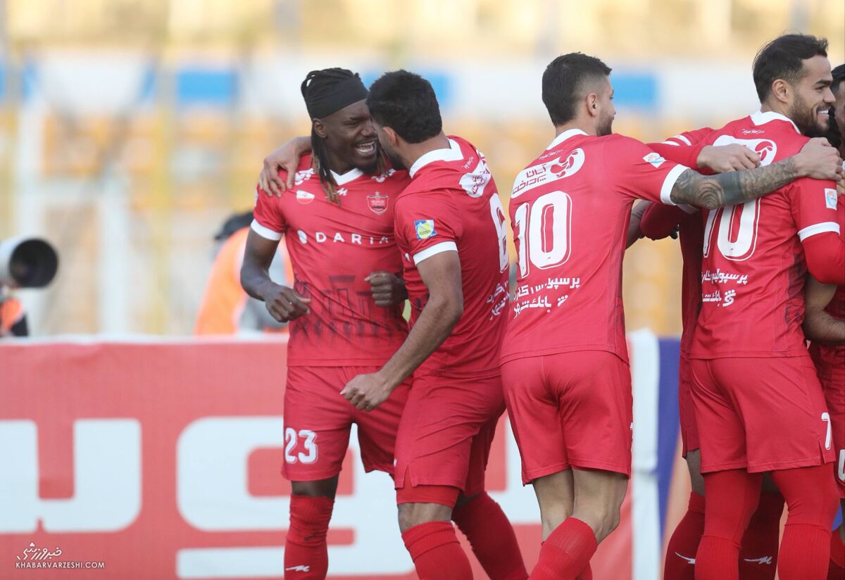 شادی گل تیوی بیفوما پس از گلزنی در دیدار پرسپولیس و آلومینیوم