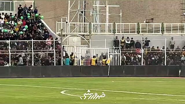 ویدیو| تختی خرم آباد دو ساعت مانده به شروع بازی پر شد!