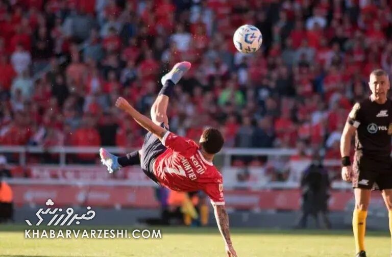 بهترین گل سال جهان فوتبال انتخاب شد/ گل آکروباتیک برنده جایزه پوشکاش ۲۰۲۵ +ویدیو