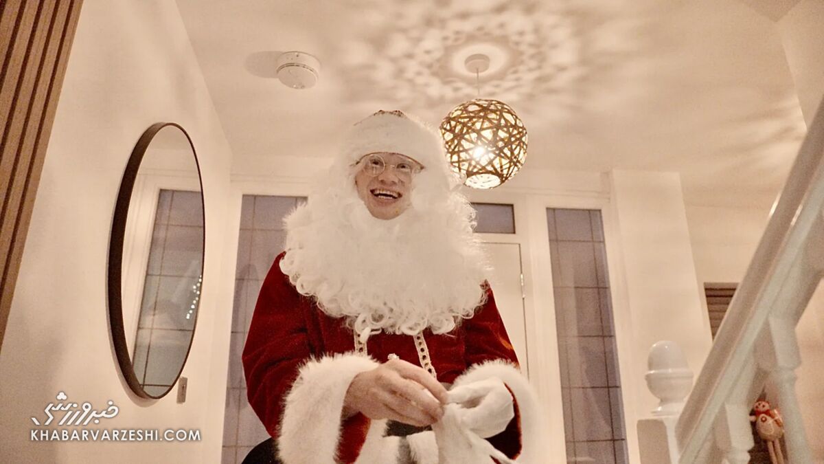 ارلینگ هالند در لباس بابانوئل