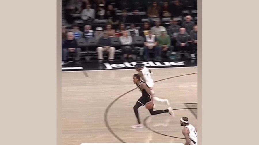 ویدیو| پاس گل همزمان عجیب و فوق العاده از داور!