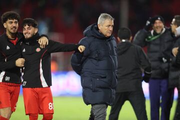 تراکتور برابر پیکان، برای پرسپولیس تمرین کرد