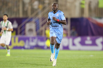 بازی در استقلال و پرسپولیس رویای من است، اما تمرکز من جای دیگری است