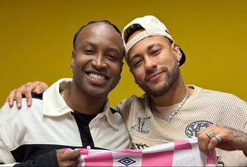 شوخی نیمار با آنچلوتی در کنسرت خواننده مشهور؛ کمکمون کن! +عکس