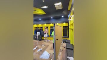 ویدیو| رقص بازیکنان خیبر در رختکن ورزشگاه نقش جهان