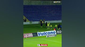 ویدیو| تشکر تمام اعضای تیم از هواداری که ۱۴۰۰ کیلومتر سفر کرد!