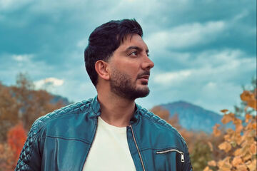 فرزاد فرزین در گفتگو با خبرورزشی: امیدی به تیم ملی در جام جهانی ندارم/ اولین آلبومم را مدیون مدیرعامل پرسپولیس هستم/ به ۲۰ سال رفاقت با کریم باقری افتخار می‌کنم