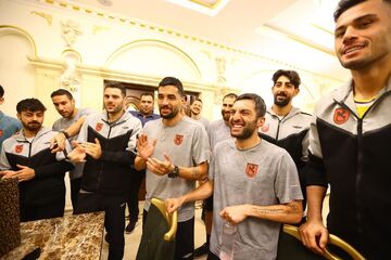 جشن تولد در اردوی مس؛ مربی قدیمی سورپرایز شد +عکس