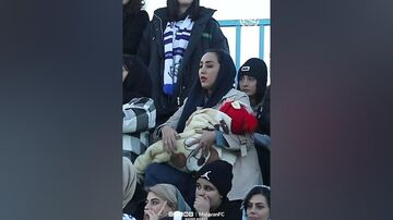 ویدیوی باشگاه ملوان از مادر و فرزند خردسال در ورزشگاه