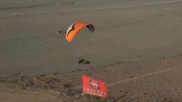 استوری علیرضا بیرانوند/ چتربازی با پرچم تراکتور!