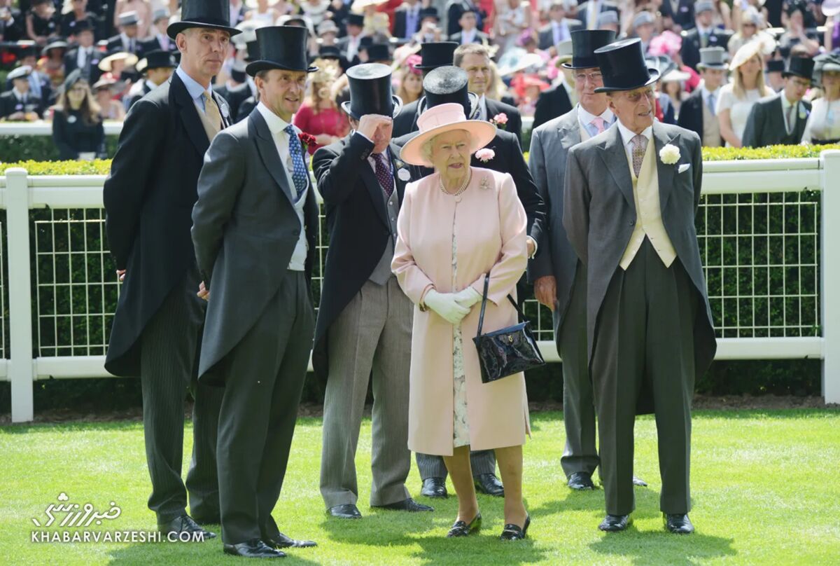 سرجانی ودربی در کنار ملکه الیزابت