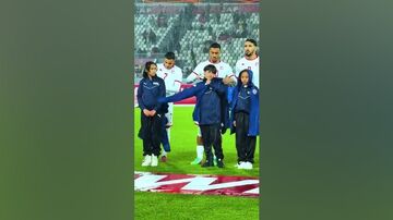 ویدیو| وقتی ملی پوش‌ها کاپشن خود را چتر کودکان کردند!