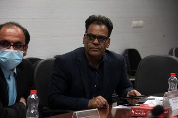 ویدیو| رییس هیات فوتبال یزد به شجاع خلیل زاده: آن حرکات نثار خانواده‌ات!