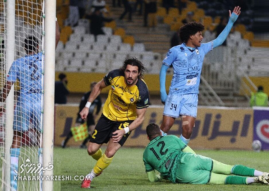 سپاهان ۱ - چادرملو ۰/ طلایی‌ها قهرمان زودهنگام نیم‌فصل شدند/ پیروزی شیرین شاگردان نویدکیا در نصف جهان