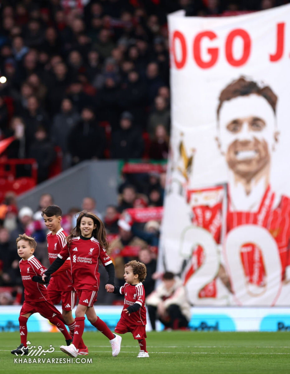 فریم به فریم با سکوت احساسی در قلب فوتبال/ وراثان ژوتا دست به دست کاپیتان قبل از کریسمس +عکس