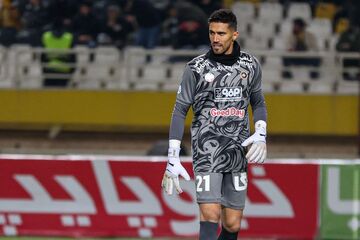 استوری حسین حسینی با پیراهن آبی پیش از بازی با استقلال +عکس