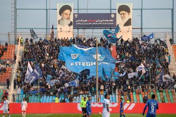 استقبال کم هواداران استقلال و کیفیت چمن در حد افتضاح