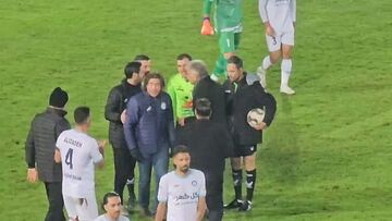 ویدیو| اعتراضات شدید ساپینتو و دستیارش به داور!