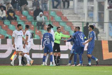 کارشناس داوری مشکوک‌ترین صحنه استقلال - گل گهر/ برخورد توپ به دست پنالتی نبود؟