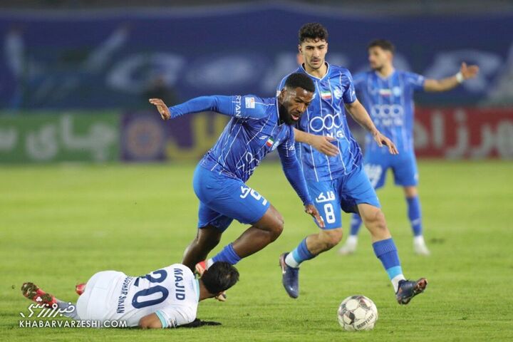 دوکنز نازون؛ استقلال - گل گهر