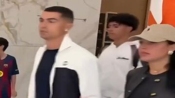 ویدیو| سیل جمعیت اطراف رونالدو و همسرش در دبی!