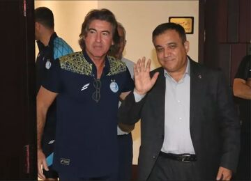 جلسه شبانه استقلالی‌ها جواب داد؛ تاجرنیا کنار ساپینتو ایستاد