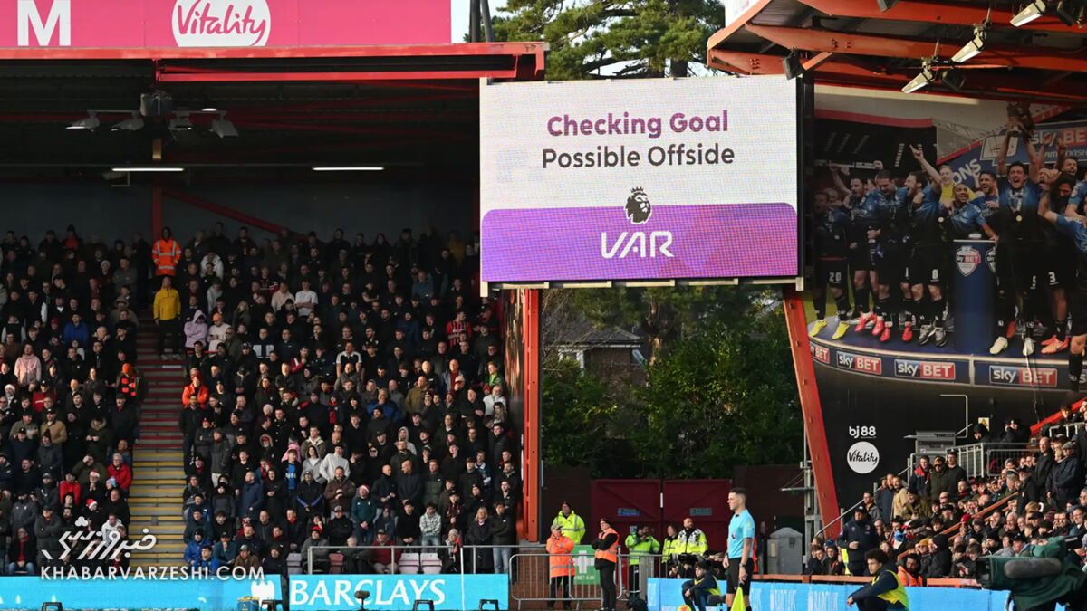 چک آفساید توسط VAR