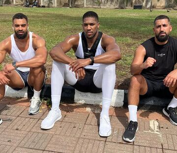 وداع احساسی آنتونی جاشوا با دوست ایرانی‌اش/ ستاره بوکس تحت تأثیر درگذشت سینا و لطیف