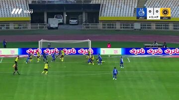 ویدیو| اعلام پنالتی و گل اول استقلال به سپاهان (یاسر آسانی)