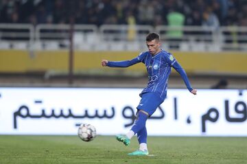 یاسر آسانی رکورد می‌زند؛ ستاره استقلال با پنالتی در کورس آقای گلی