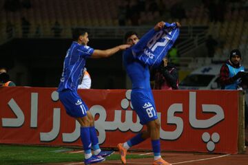 استقلال از پرسپولیس جلو افتاد/ ساپینتو باز هم ترک عادت نکرد