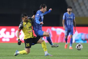 رهبر دفاع استقلال، نفوذی از آب درآمد!