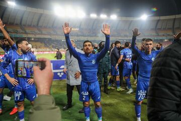 سرباز استقلال: قهرمانان بلند می‌شوند +عکس