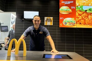 خداحافظ فوتبال و سلام مک‌دونالد؛ الکس نوری، همبرگر فروش شد