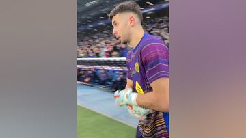 ویدیو| با توهین و فریاد از دروازه بان بارسلونا استقبال شد!