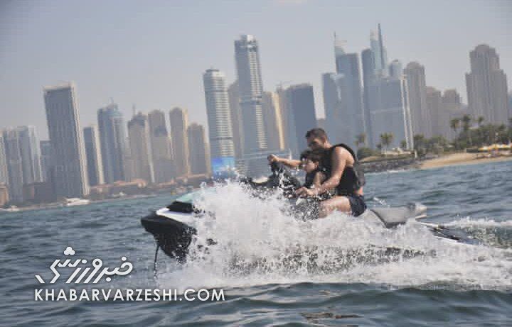 ستاره لالیگایی استقلال روی جت اسکی/ تعطیلات زمستانی آدان با خانواده در دربی +عکس