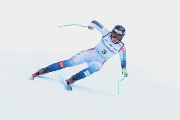 سقوط ترسناک اسکی‌باز زن در جام جهانی اسکی؛ مسابقه لغو شد +تصاویر