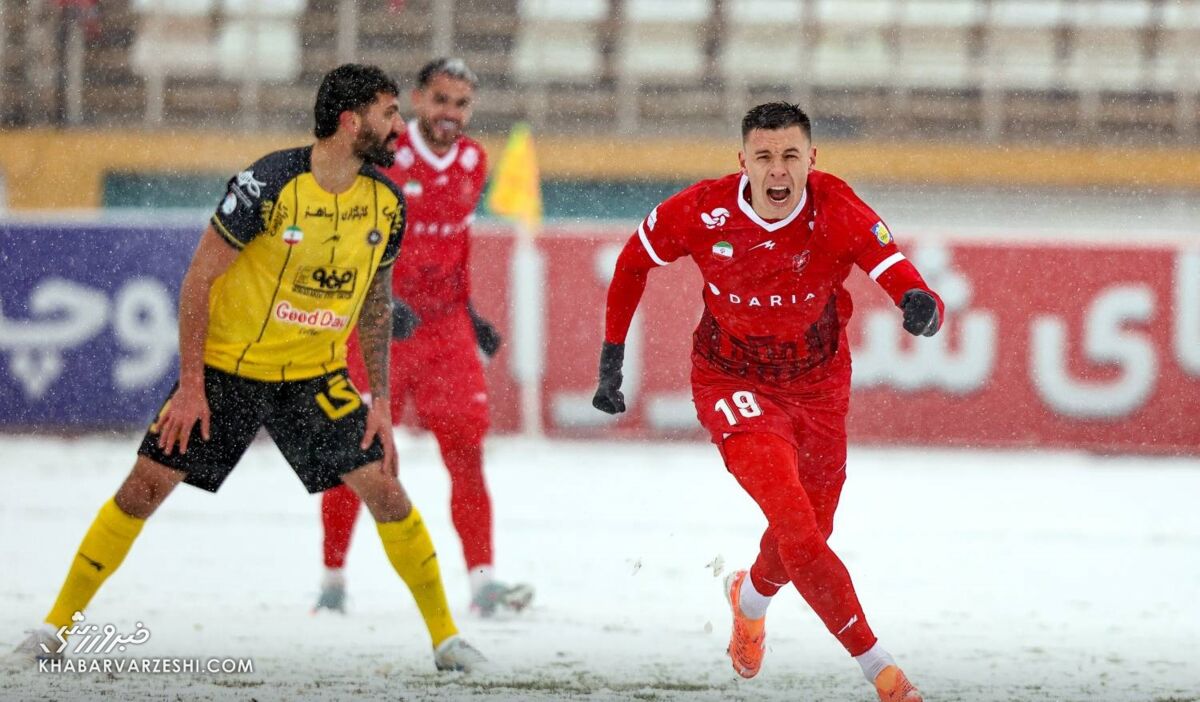 افشای جزئیات قرارداد مهاجم پرسپولیس/ سرگیف با چه رقمی سرخ‌پوش شد؟