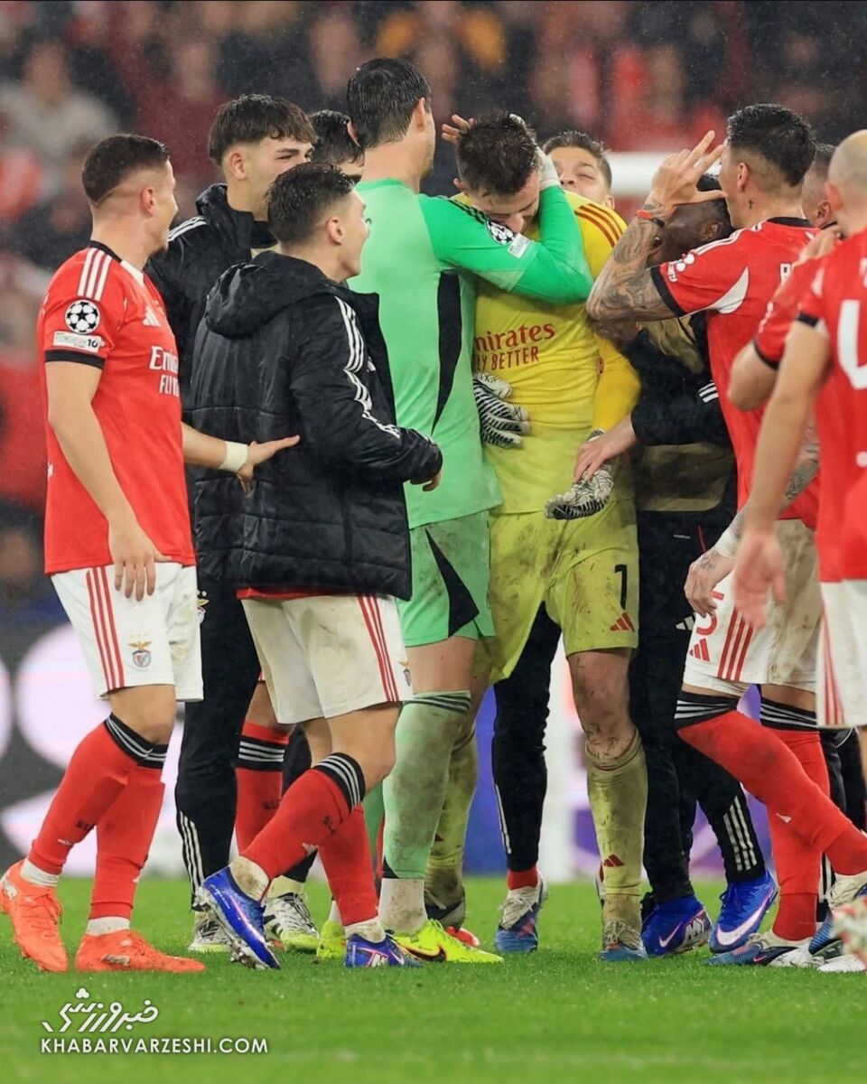 جایزه بازی جوانمردانه سال فوتبال را به او بدهید/ صحنه زیبایی رقم زد که از این دنیا نبود +عکس