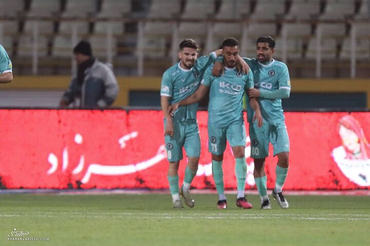 شادی گل علی آزادمنش؛ پیکان - استقلال