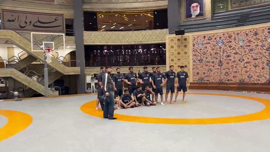 ویدیو| عکس یادگاری حسن یزدانی و کشتی گیران قبل اعزام به کرواسی