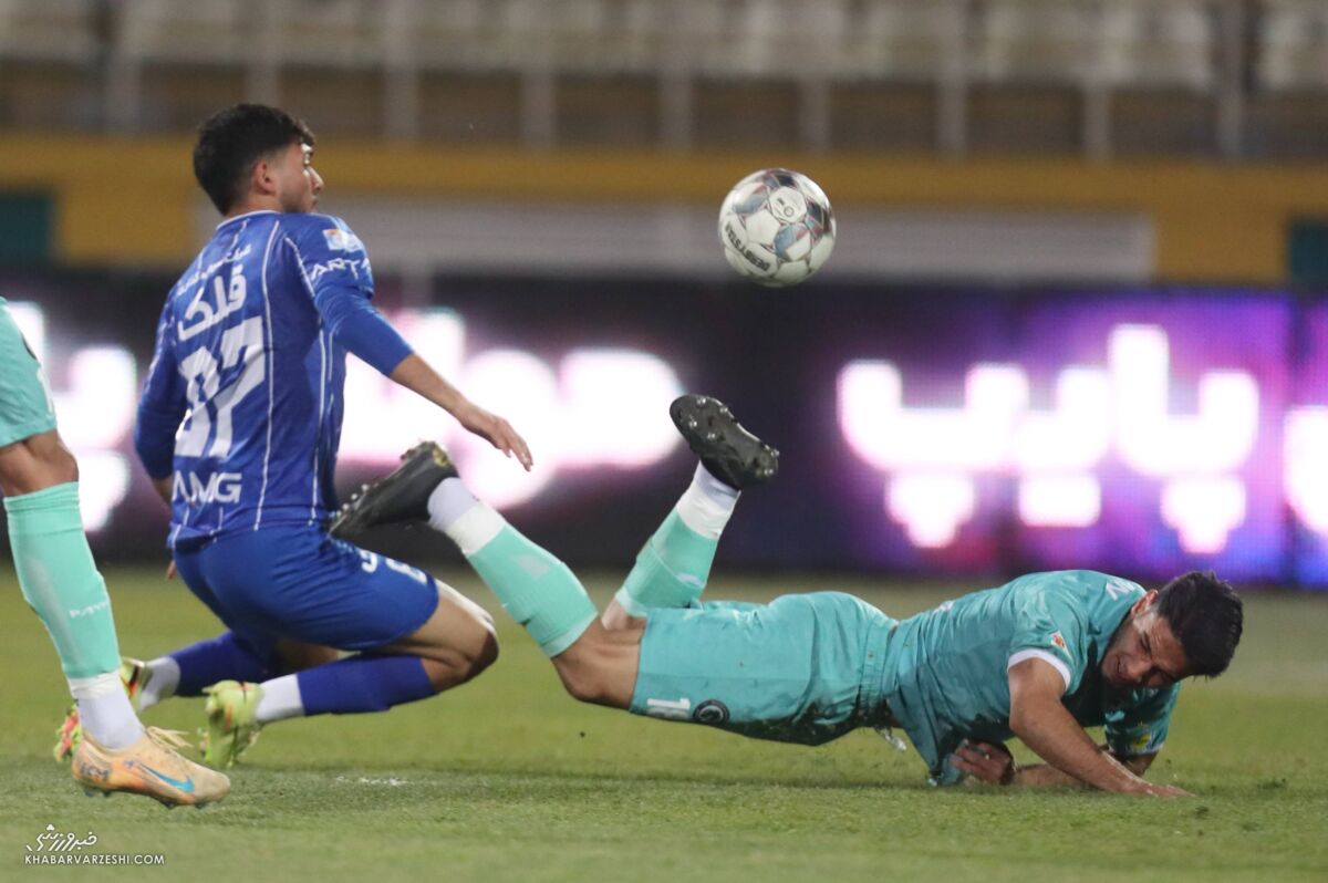 کارشناس داوری صحنه‌های تاثیرگذار استقلال – پیکان/ داور یک اشتباه داشت؛ گل سوخت یا پنالتی؟