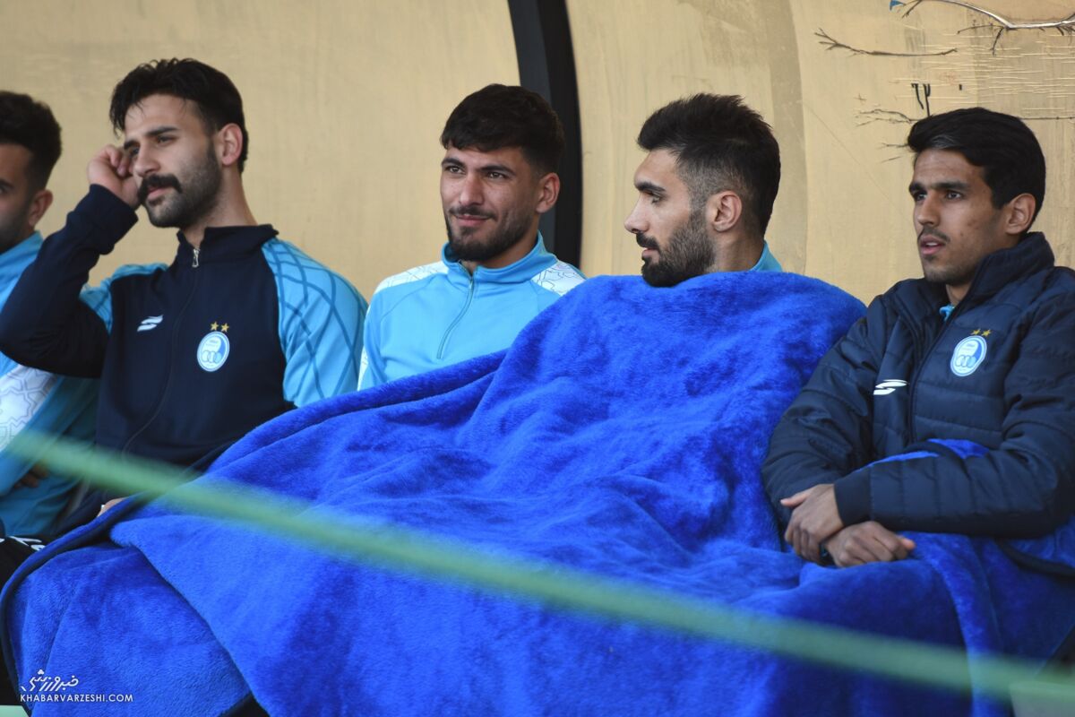 نیمکت استقلال
