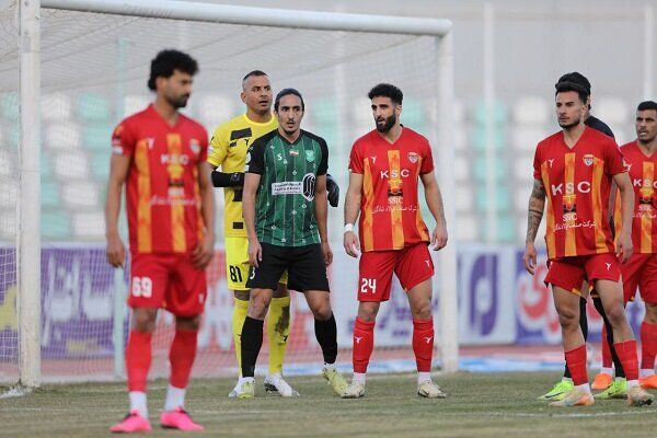 VAR بازی خیبر و فولاد را به تساوی کشاند/ تقسیم امتیازها با تایید گل تساوی دقیقه ۹۵