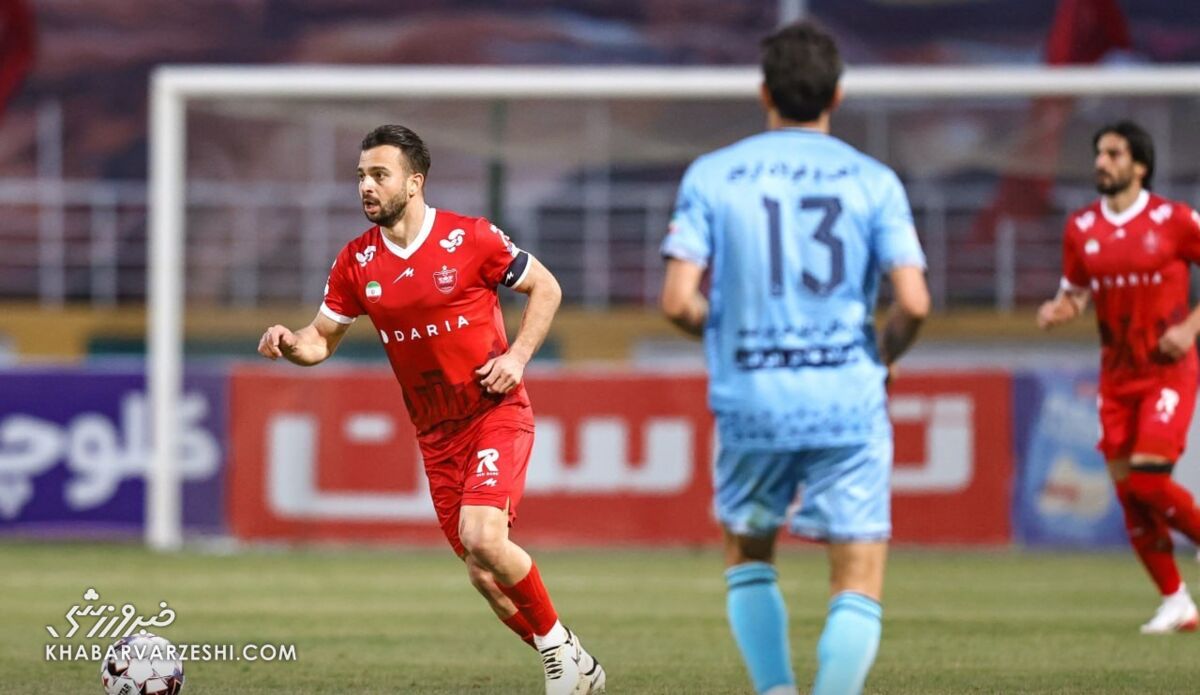 ستاره پرسپولیس: کاش لال شوند و نمک روی زخم مردم نپاشند/ مجبور به بازی هستیم