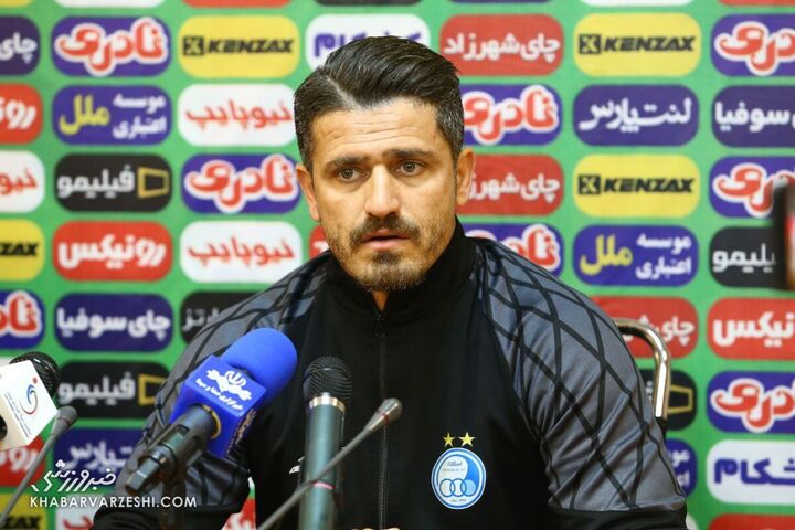 وریا غفوری: برای بازی فردا تمام بازیکنان در دسترس هستند/ کیفیت بد زمین تمرکز تیم را پایین می‌آورد
